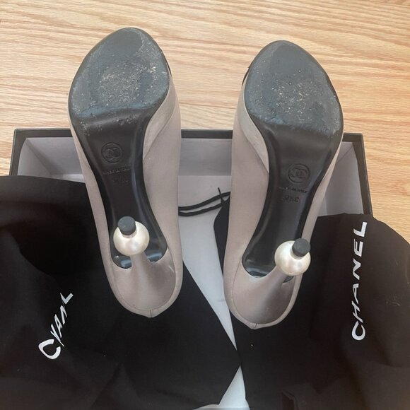 CHANEL Black Leather Satin Pumps Heels - Picture 9 of 15